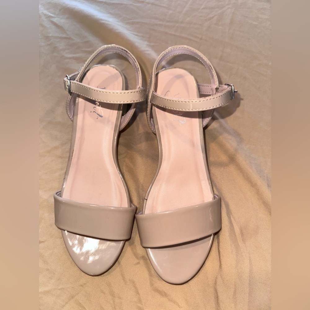 Y-not girls dress shoes size 2